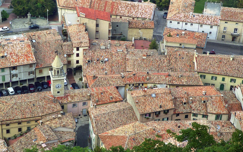 Una vista aérea de una ciudad con muchos edificios