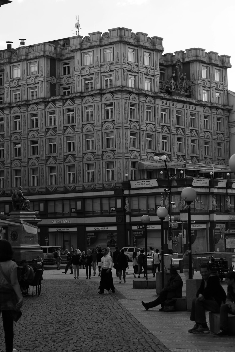 a black and white photo of a building