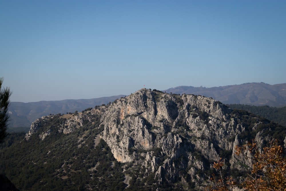 Une vue sur les montagnes d’un point de vue élevé