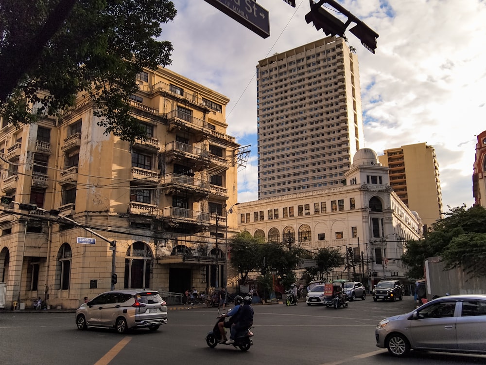 a city street filled with traffic next to tall buildings