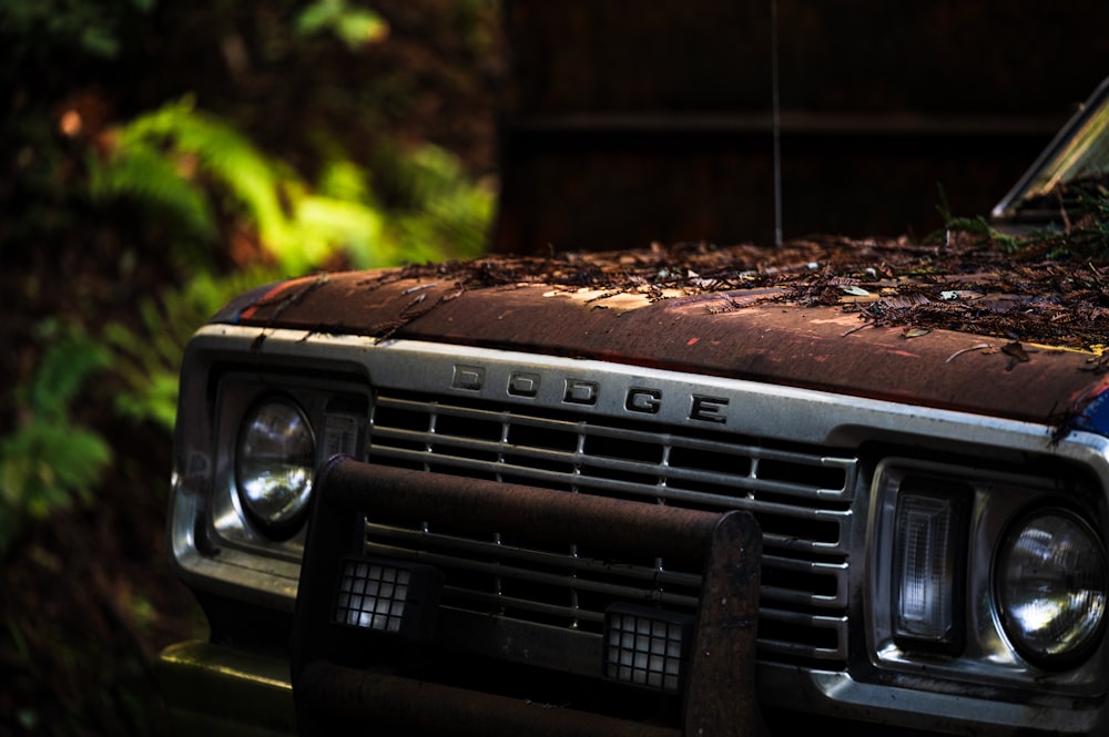 a close up of the front end of an old truck