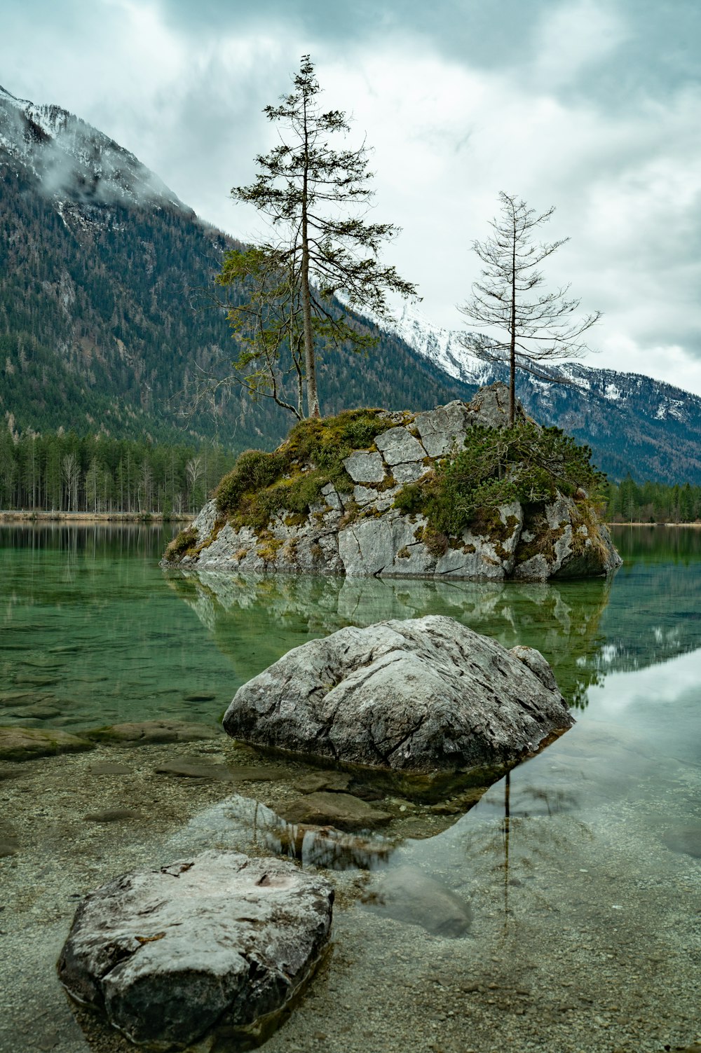 a lake surrounded by mountains and trees