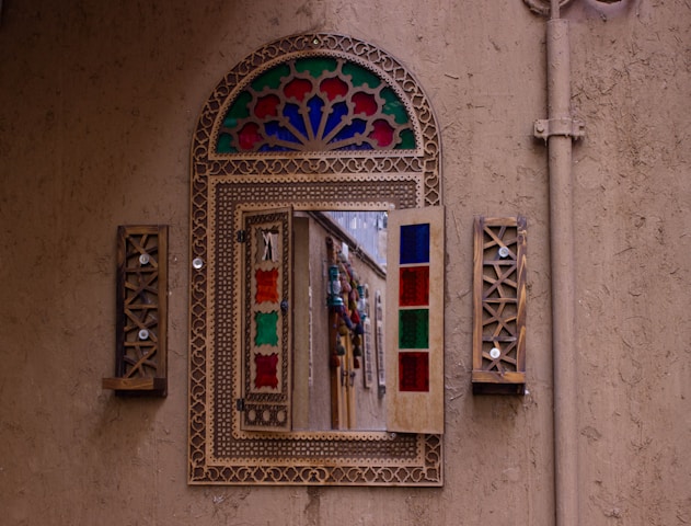 a mirror on the side of a building