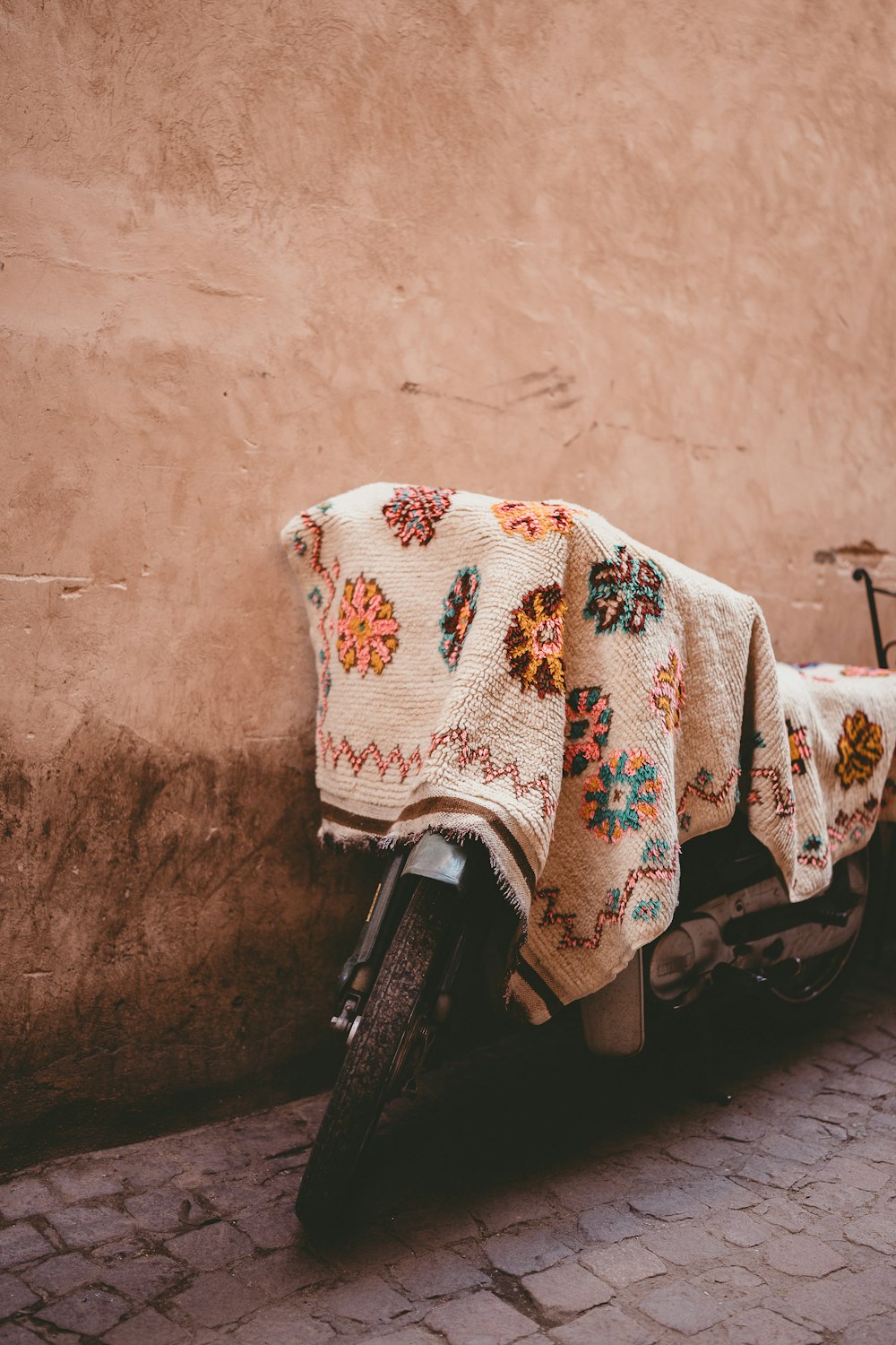 a motorcycle with a blanket on the back of it