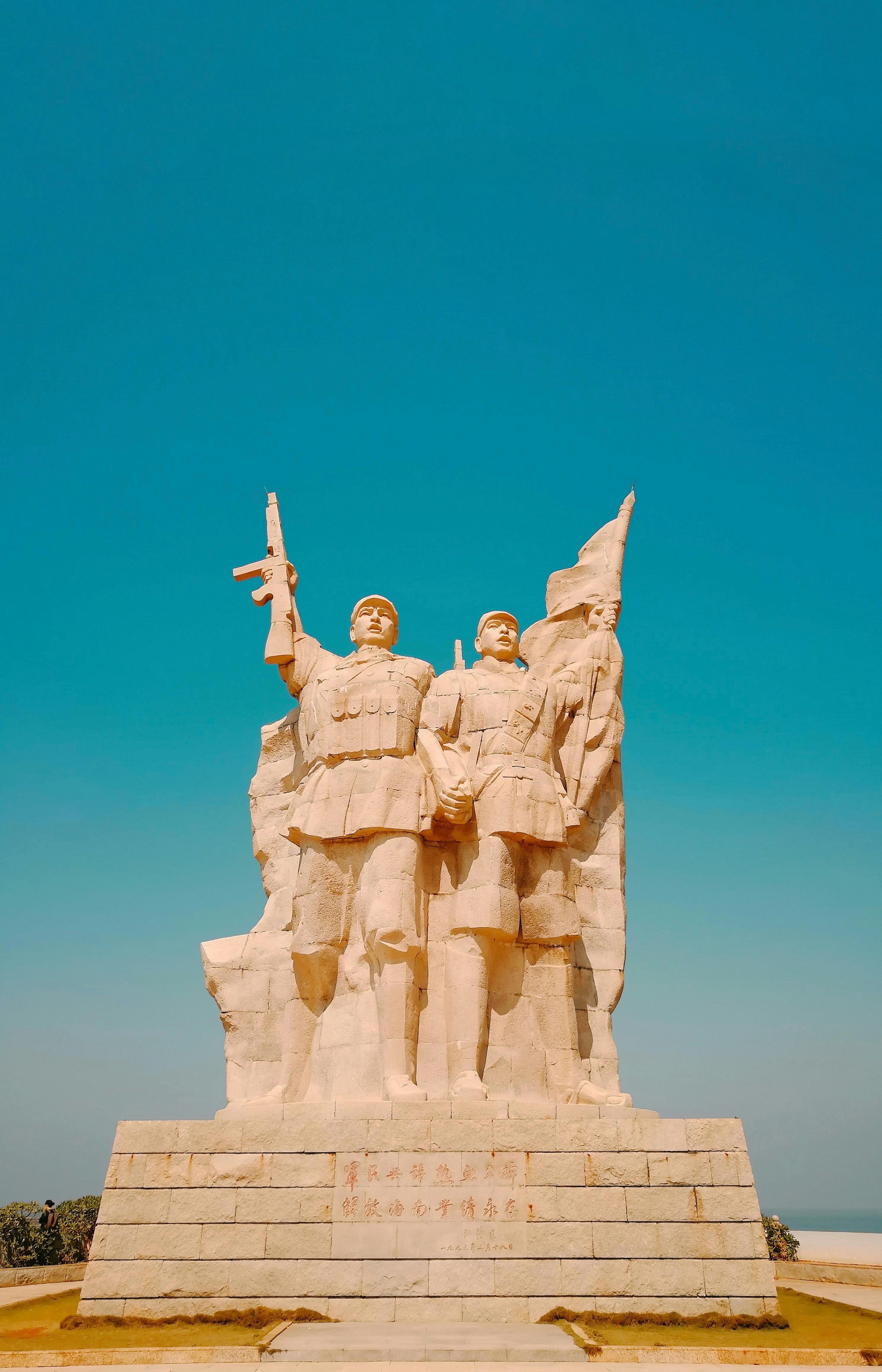 a statue of a group of people holding guns