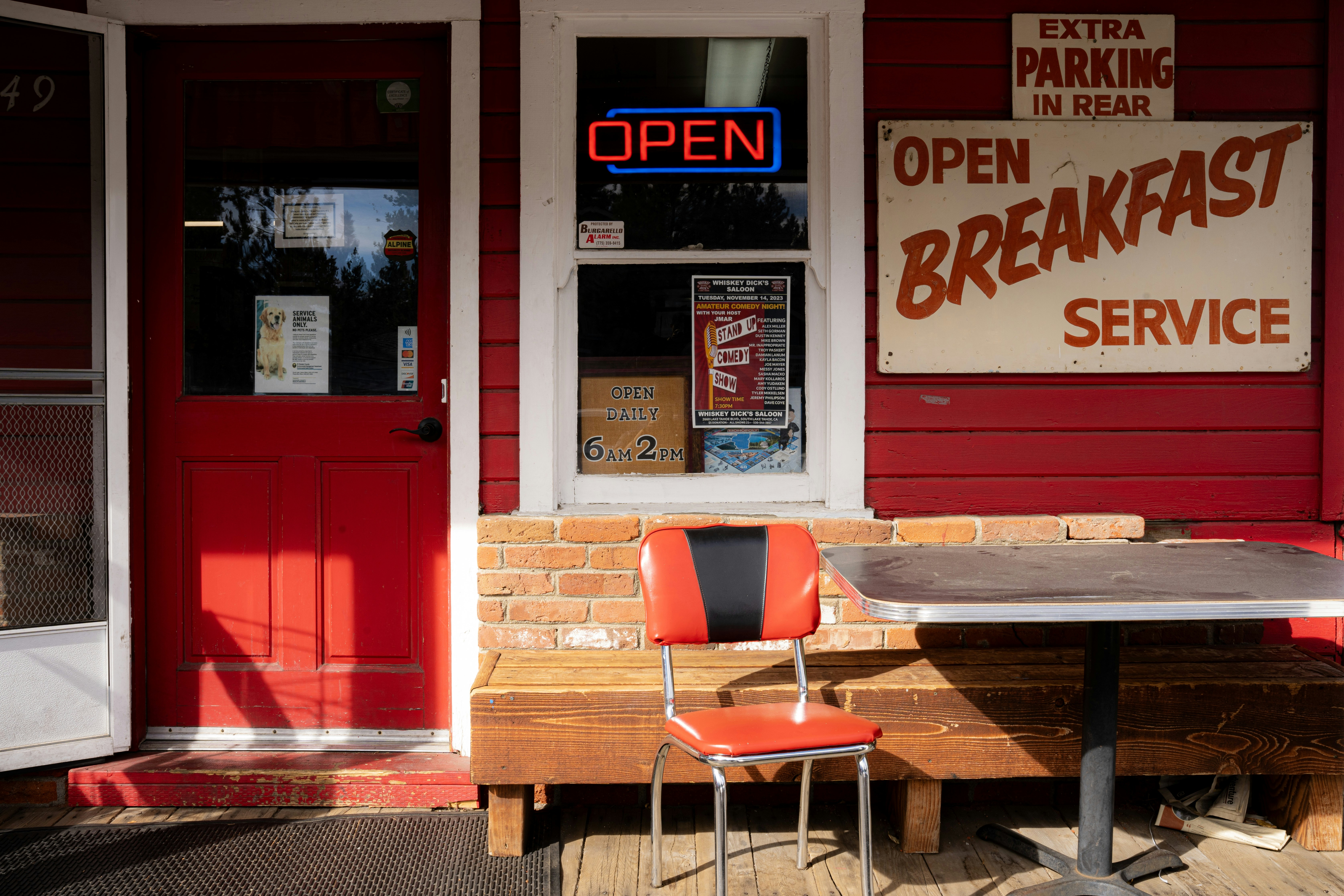 The serving Cafe