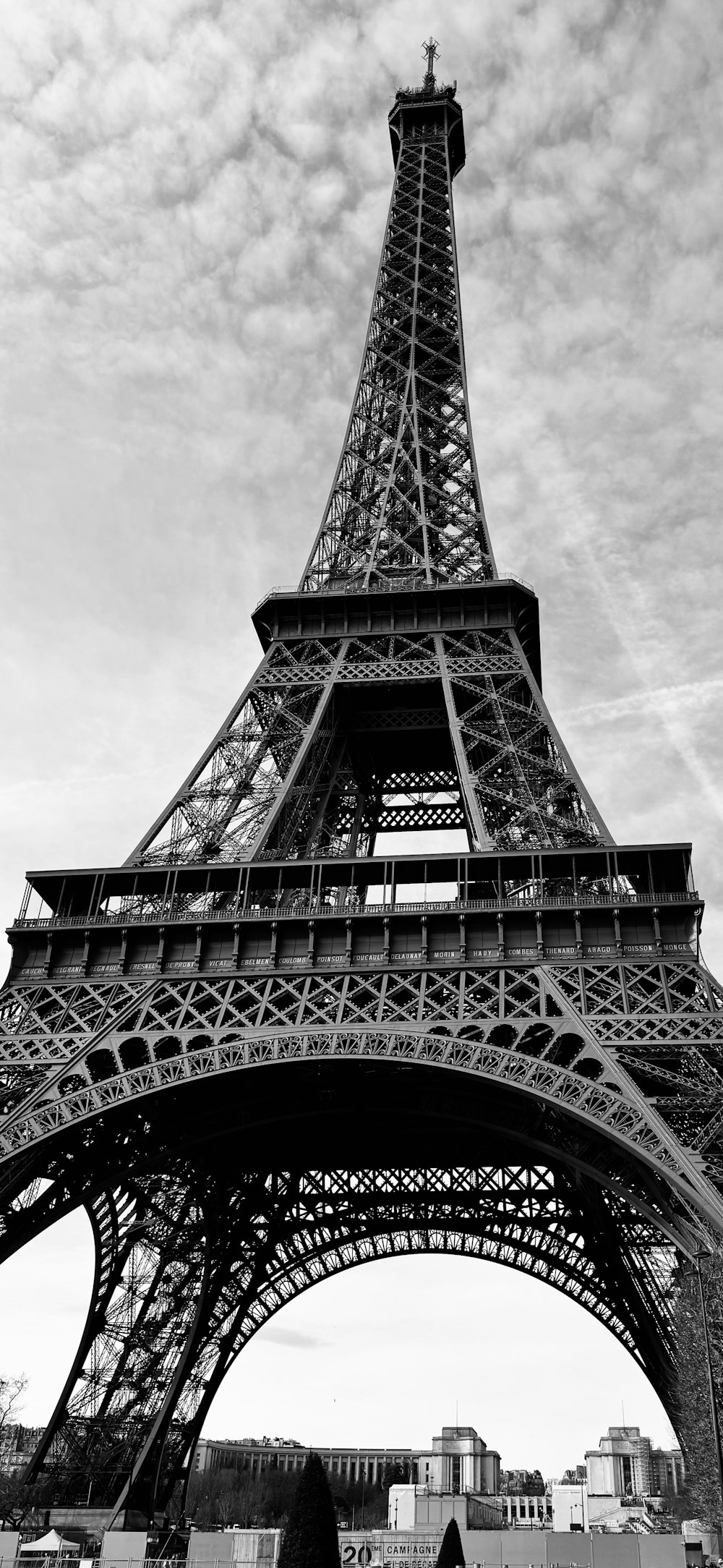 a black and white photo of the eiffel tower