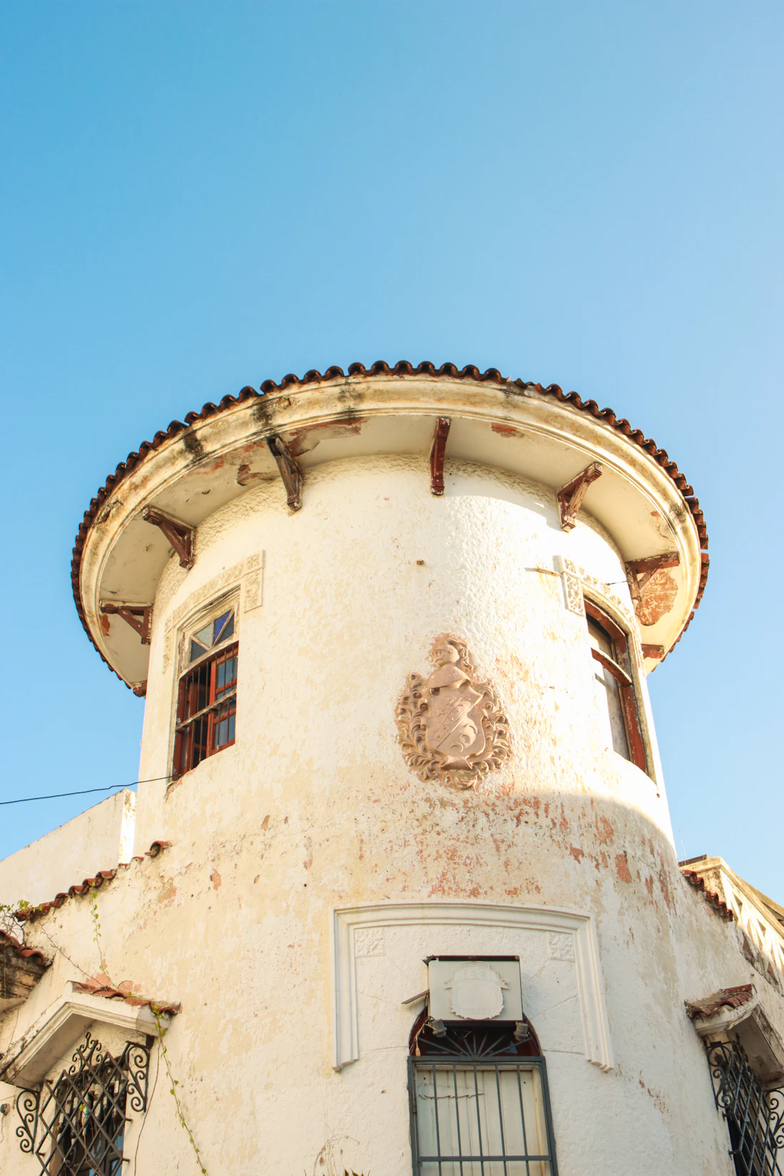 Historic white tower with a coat of arms in Santo Domingo