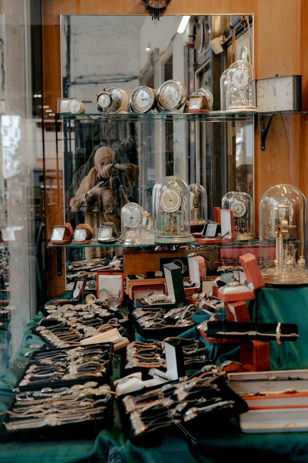 a display case filled with lots of different types of clocks