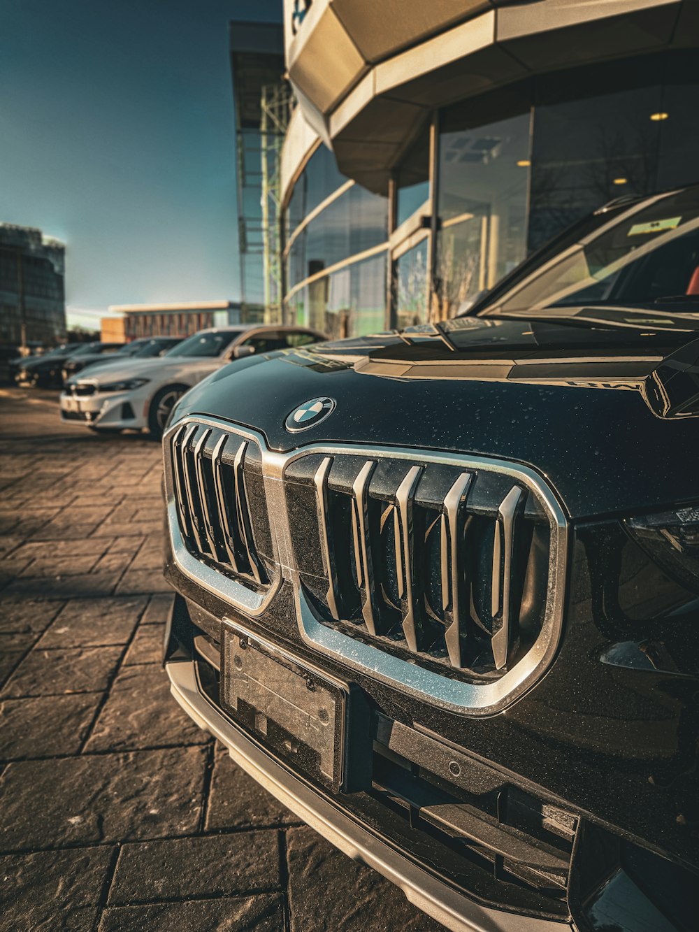 a line of cars parked in front of a building