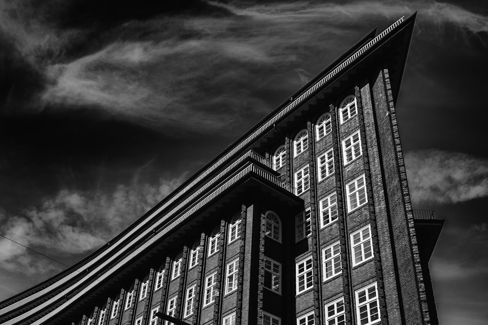 a black and white photo of a tall building