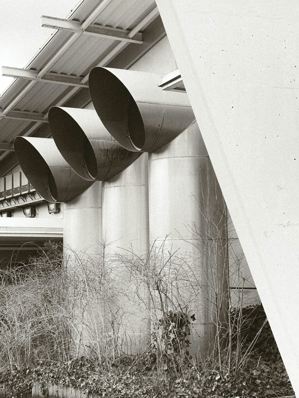 a black and white photo of a traffic light