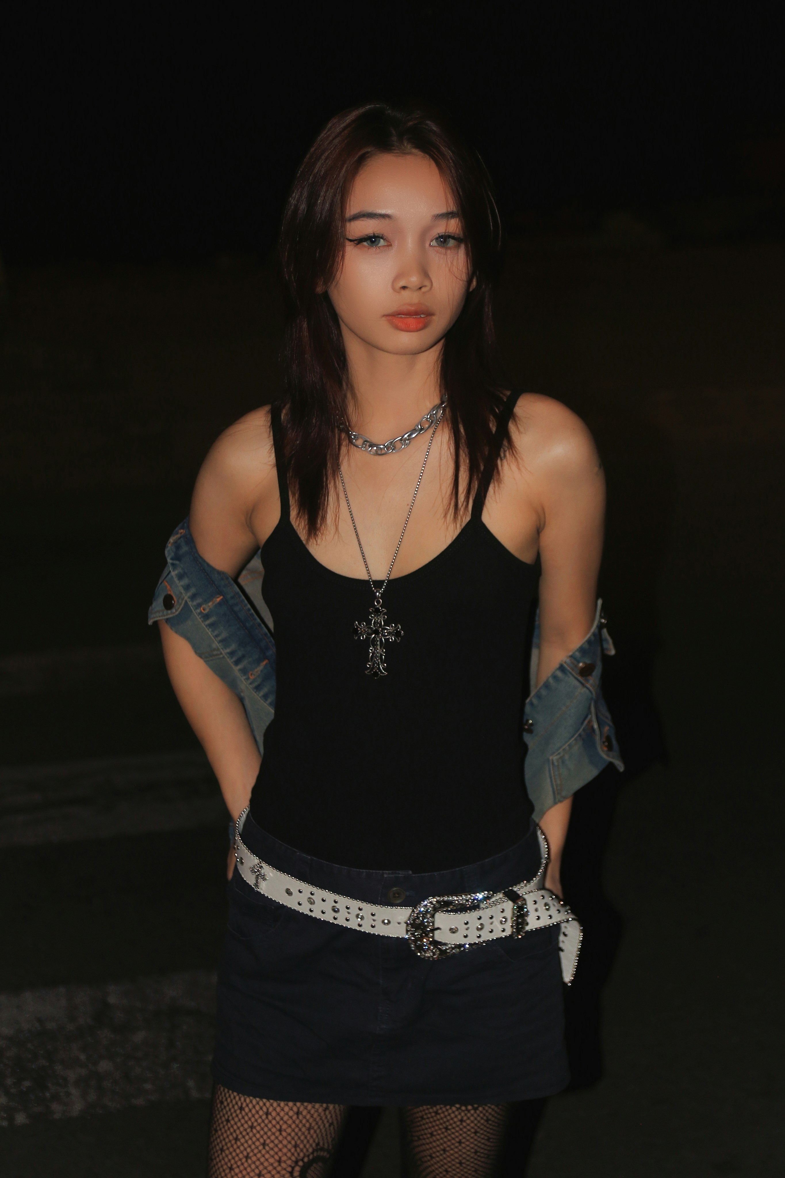A woman in a black top and black skirt photo – Free Woman Image on Unsplash