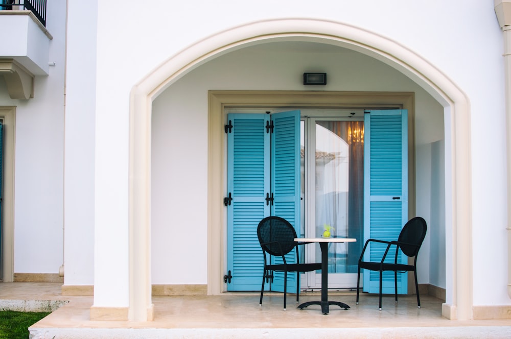 a couple of chairs that are sitting in front of a table