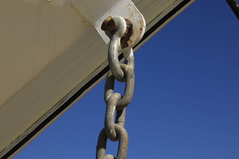a chain is attached to the side of a building