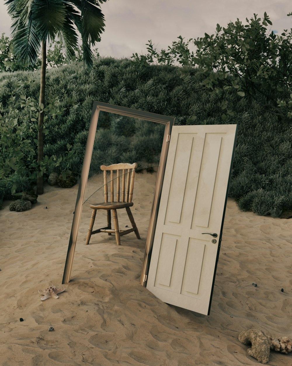 une chaise en bois assise dans le sable à côté d’un miroir