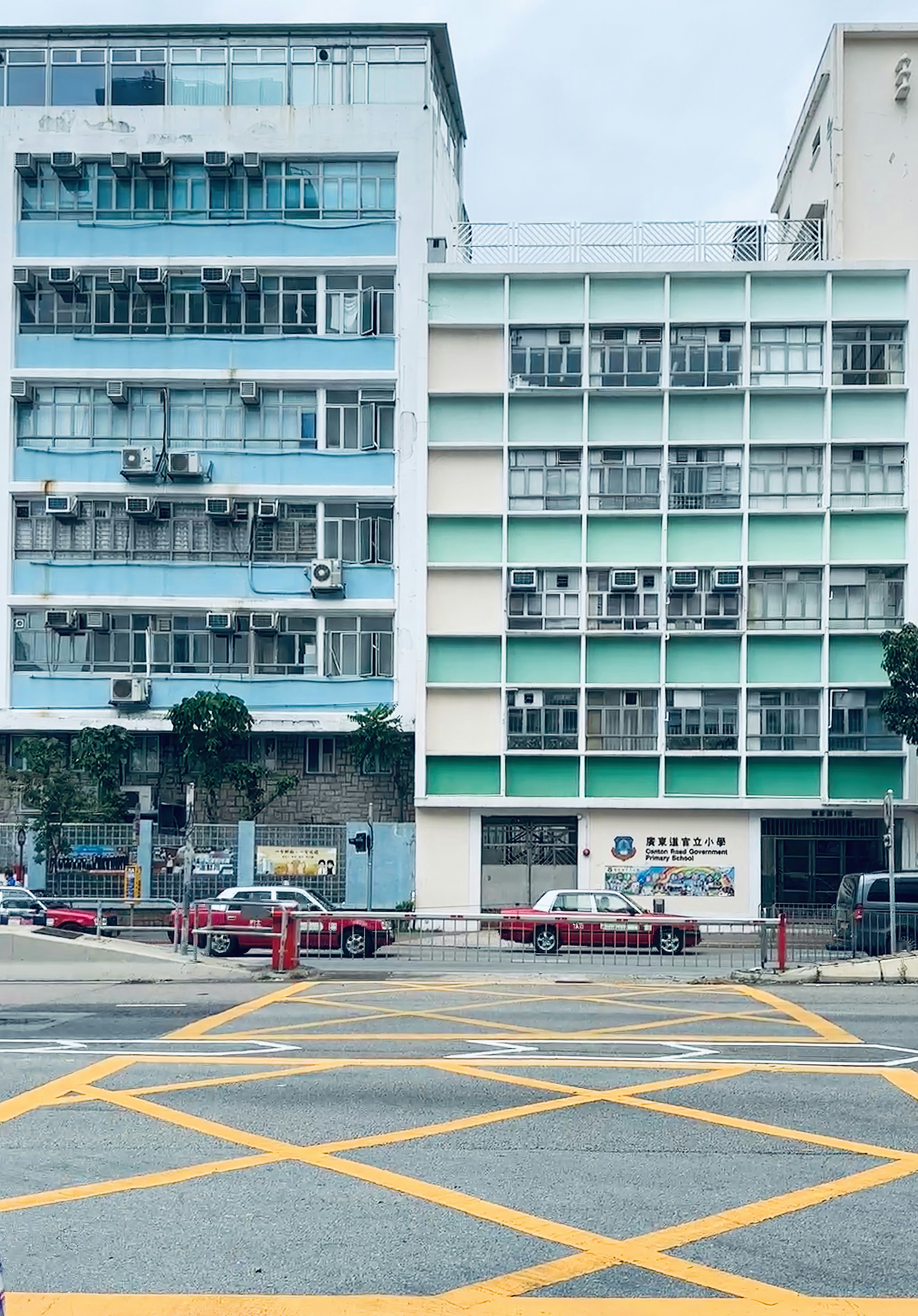 a parking lot with cars parked in front of a multi - story building