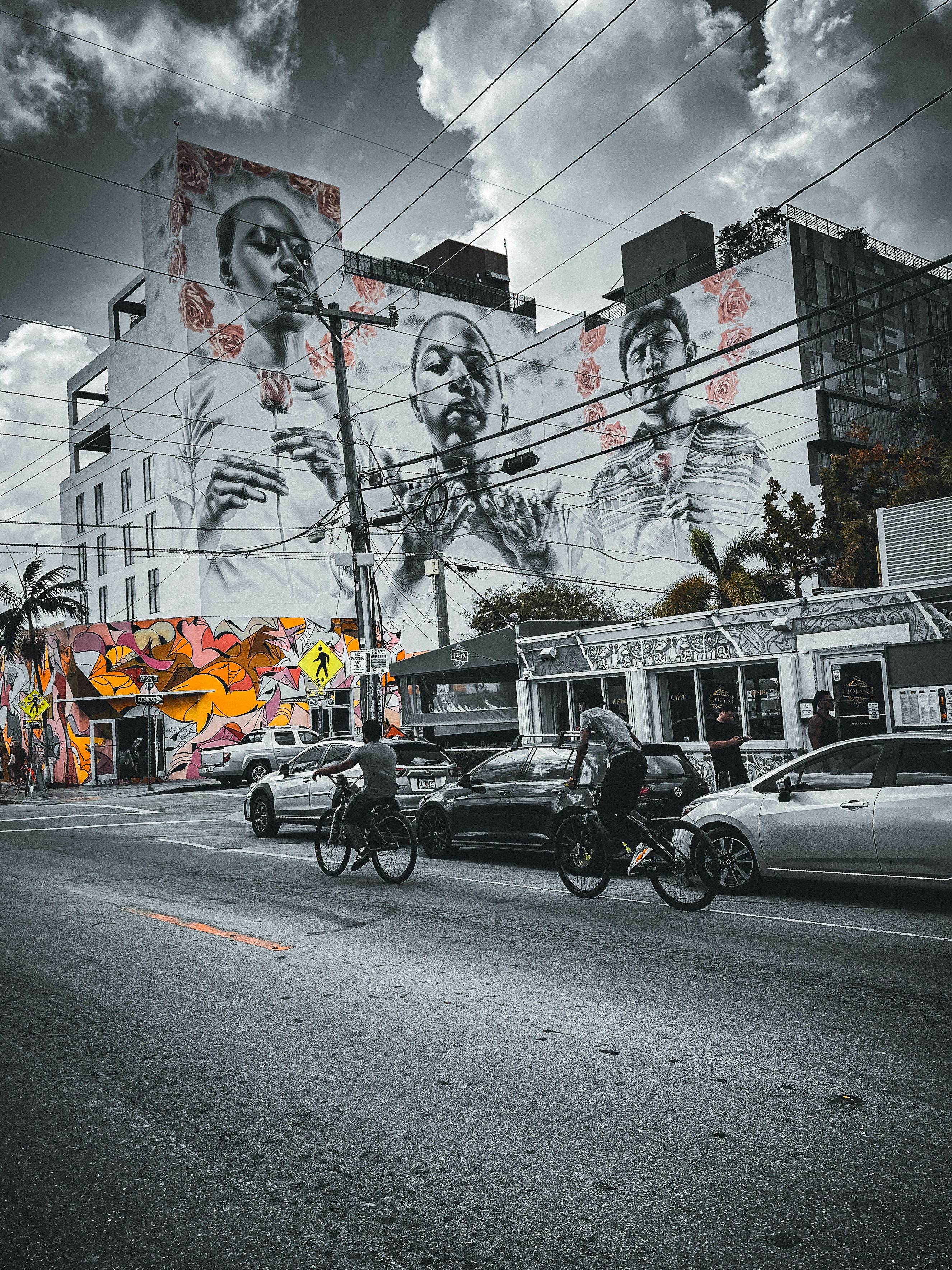 a black and white photo of a city street