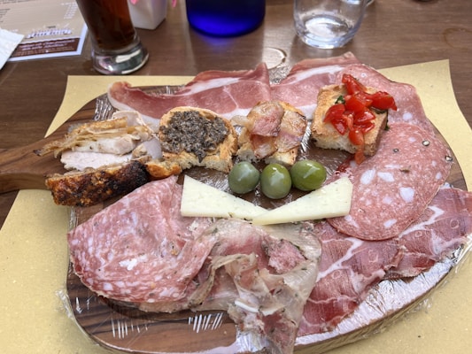 Plateau de charcuterie et fromages corses - terroir authentique