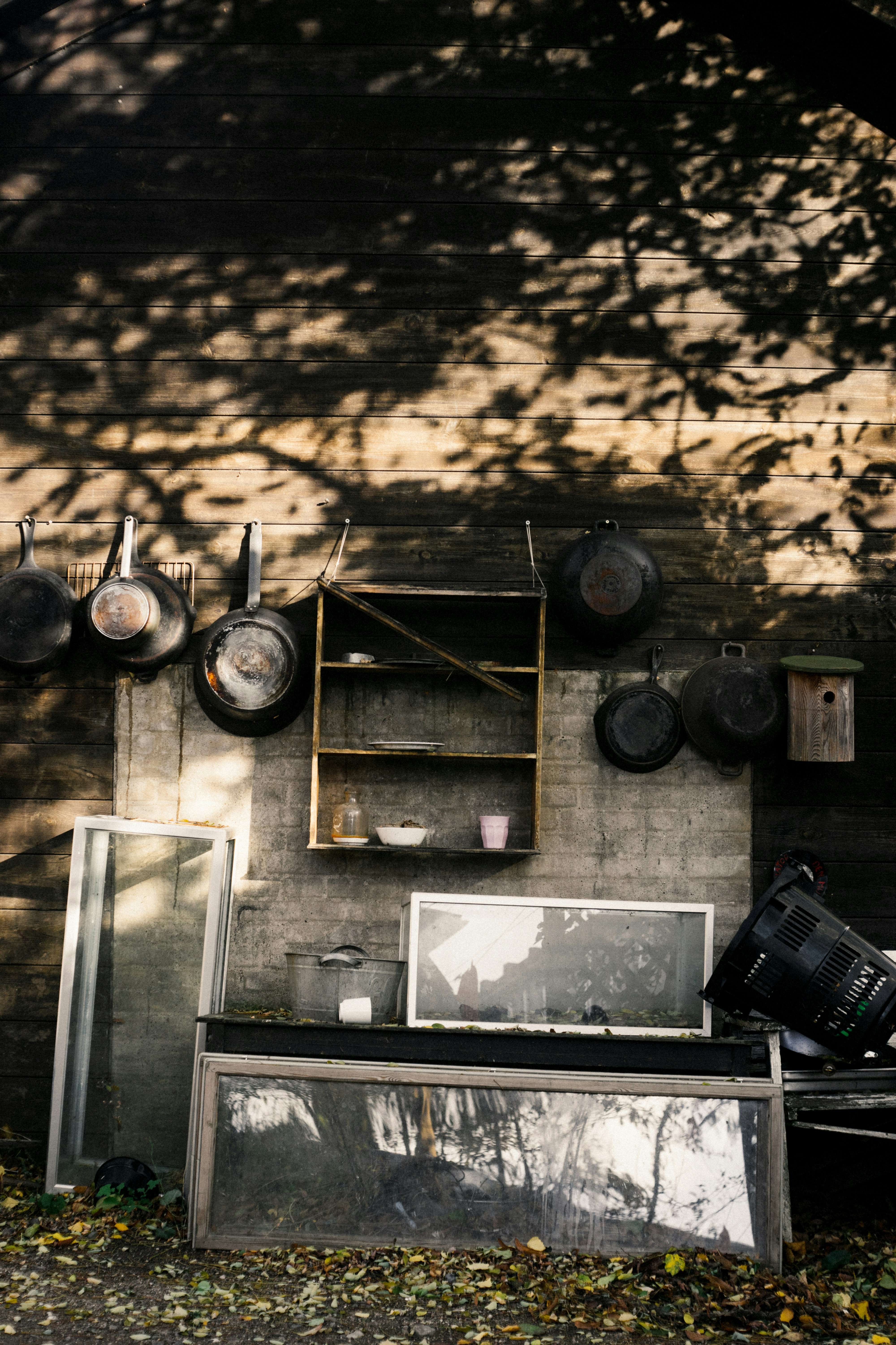 black and white bed linen