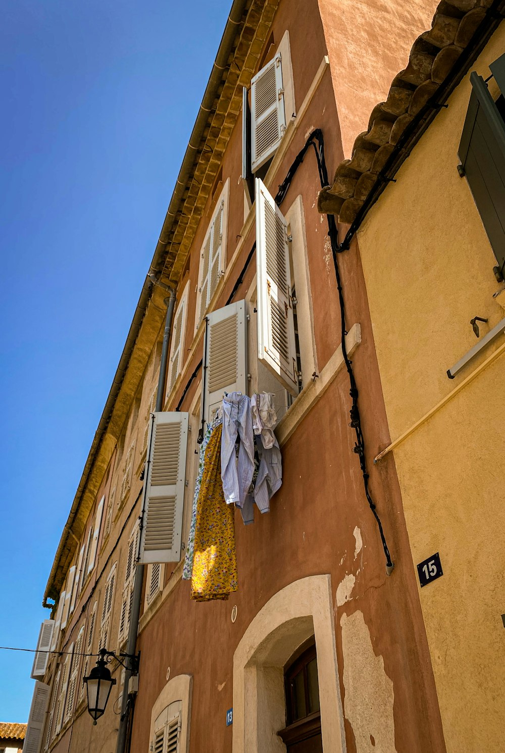 a building that has a bunch of windows on it