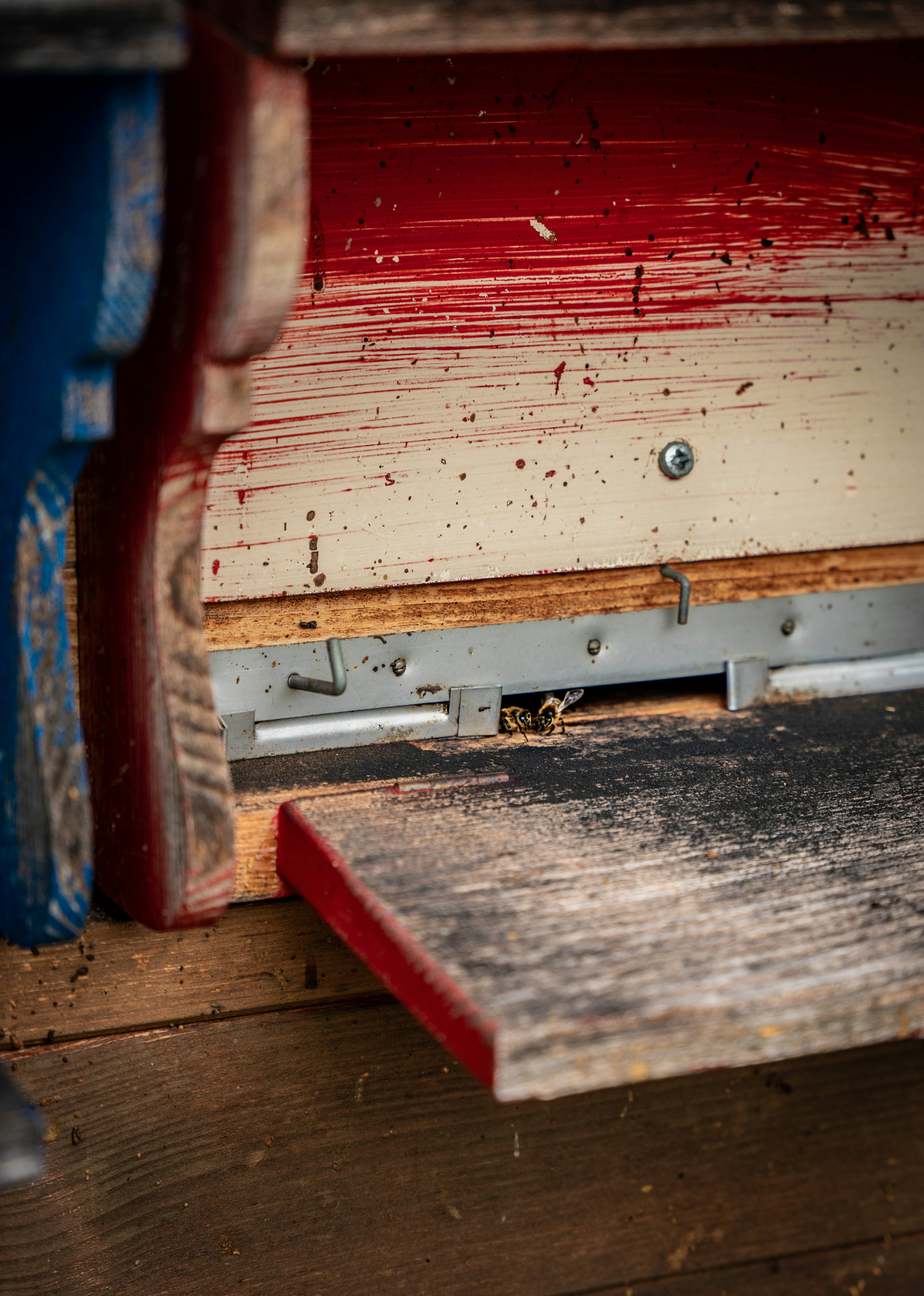 a close up of a piece of wood that has been painted red, white and