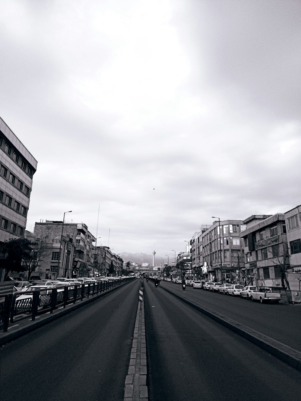 a black and white photo of a city street