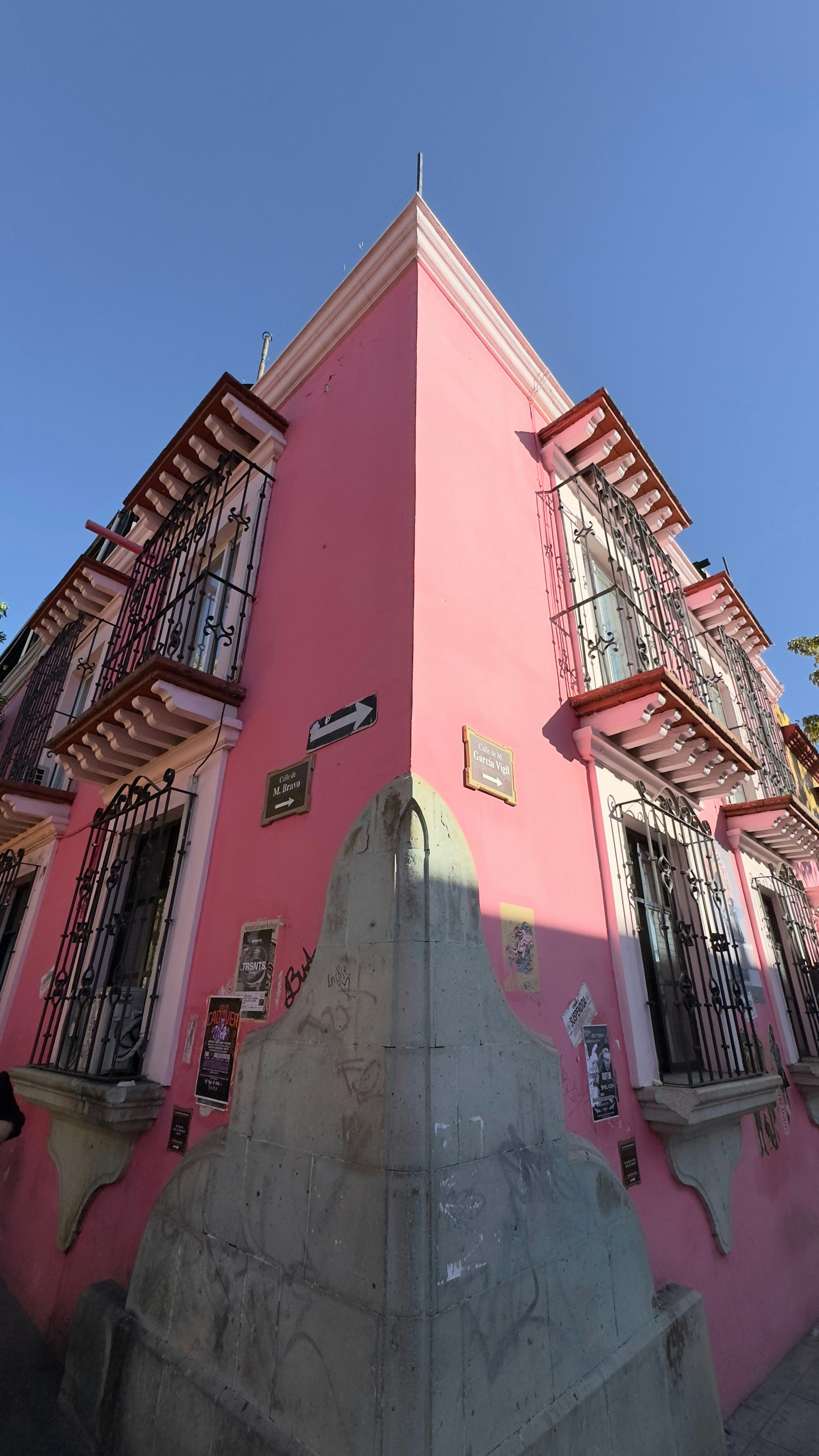 A pink building with a fountain in front of it photo – Free City Image ...