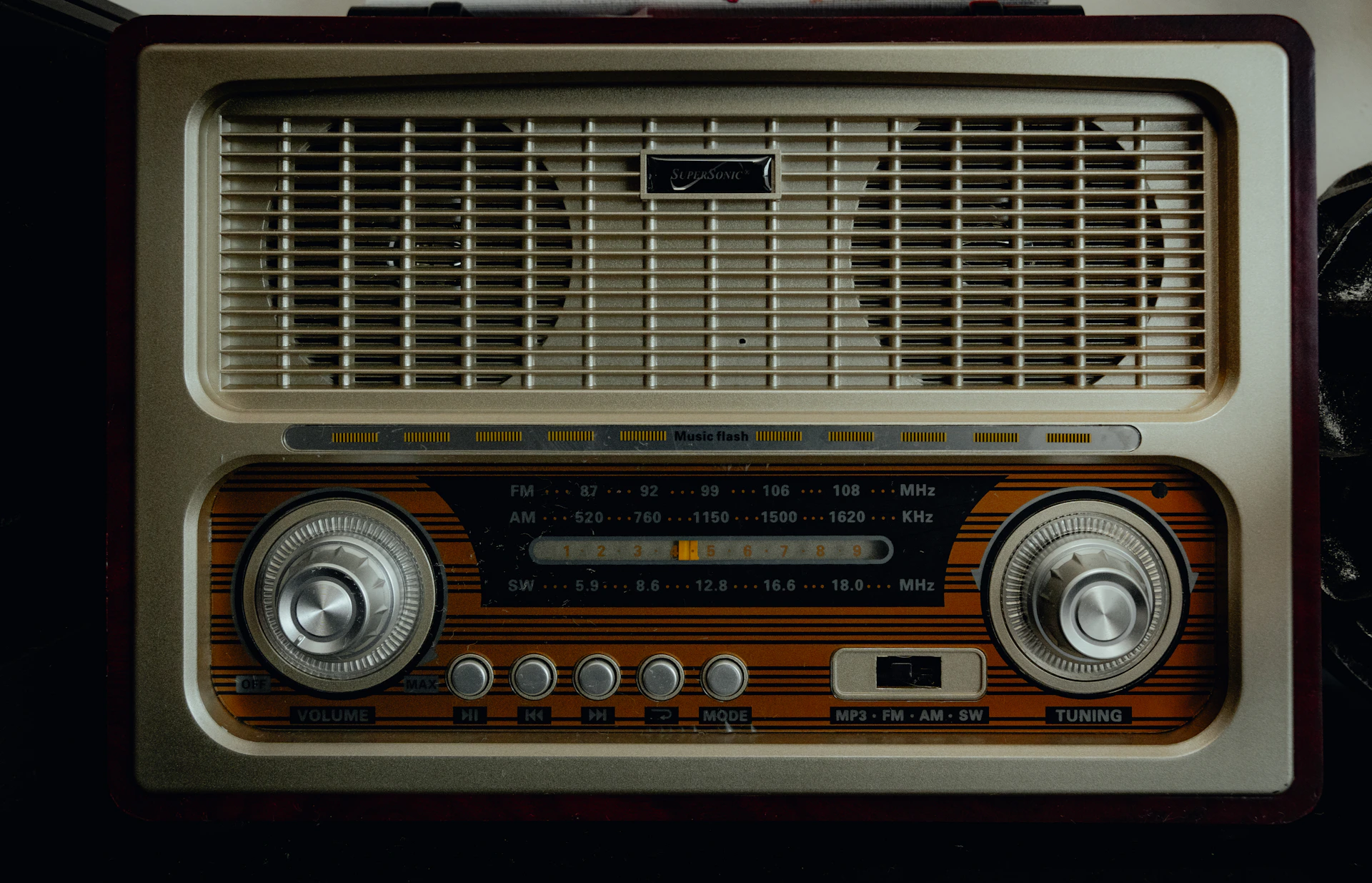 an old radio sitting on top of a table