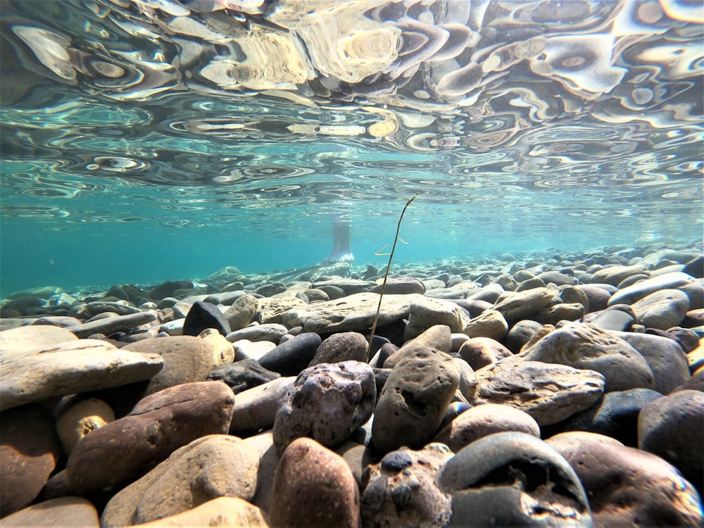 an underwater view of rocks and water