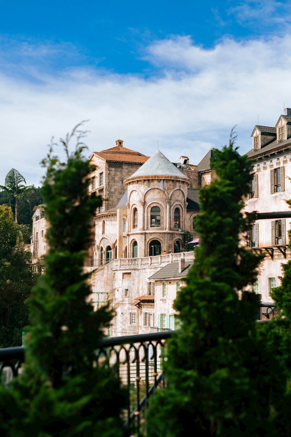 a view of a building through some bushes