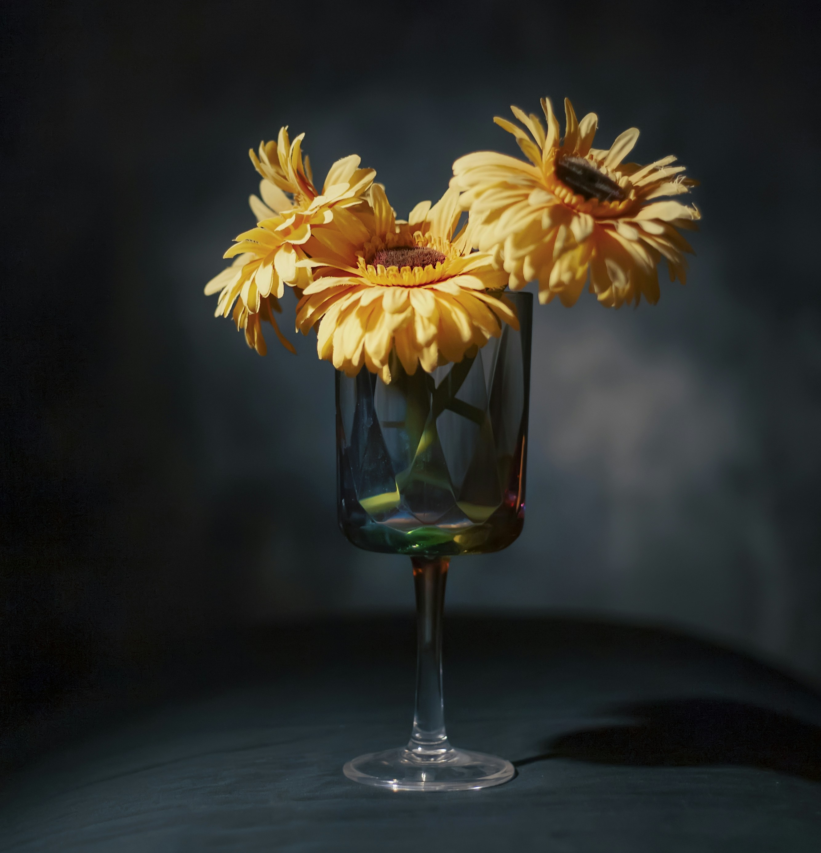 A glass vase filled with yellow flowers on top of a table photo – Free ...