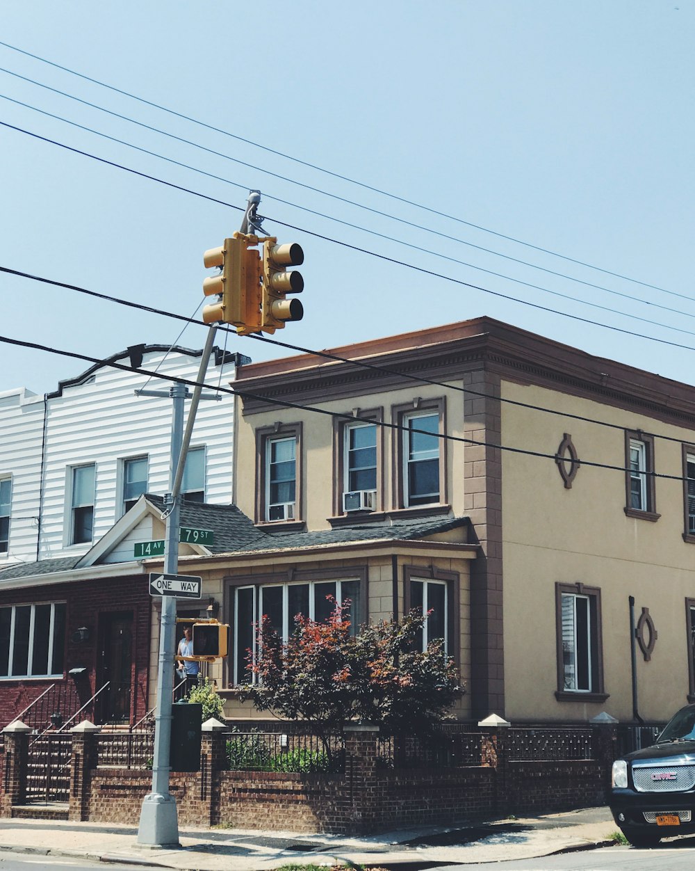 a traffic light on a pole in front of a house