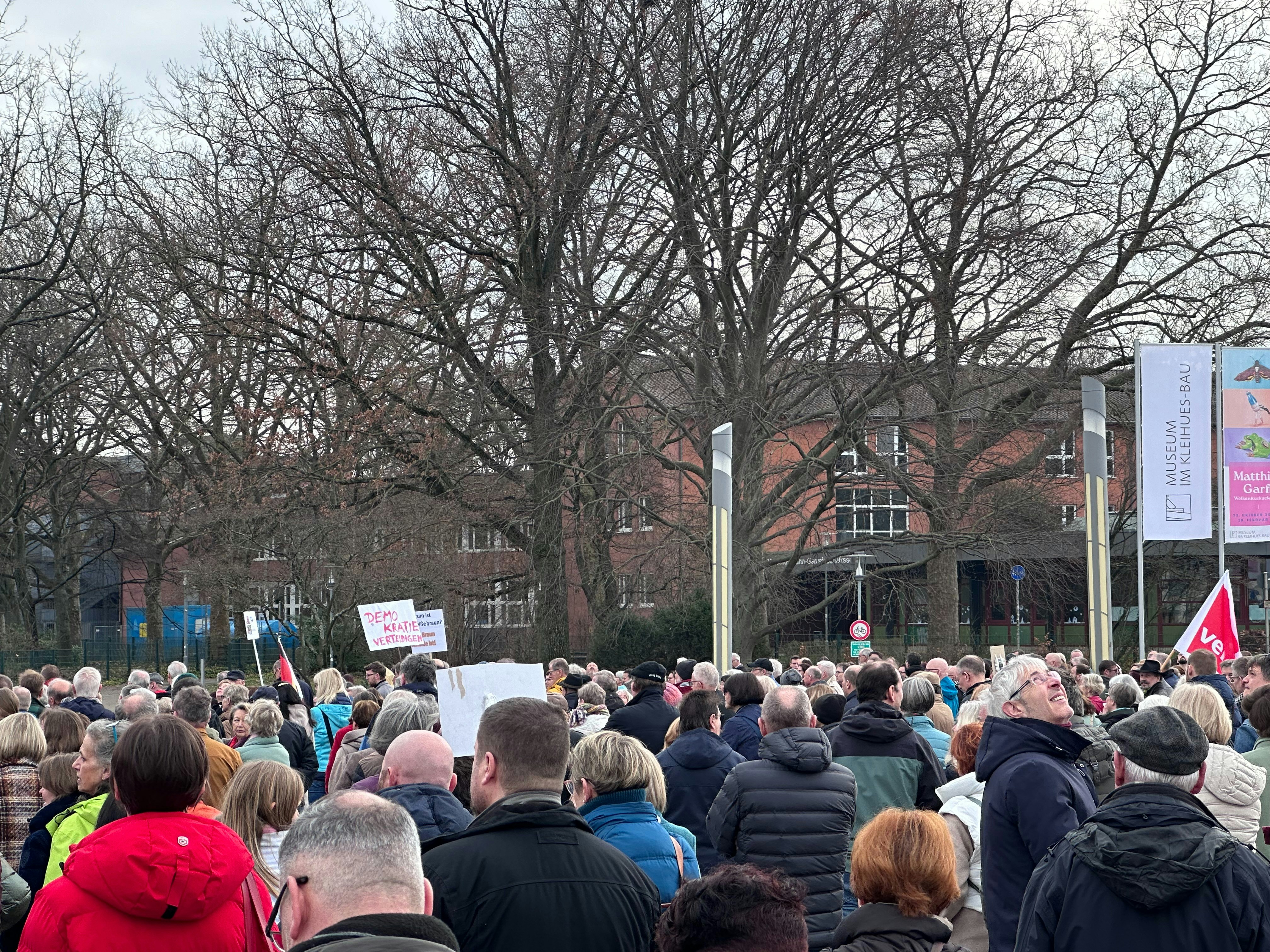 a large group of people standing in front of a building