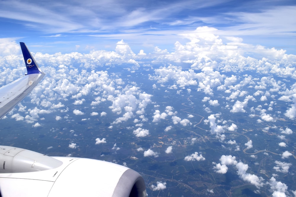 a view of the wing of an airplane in the sky