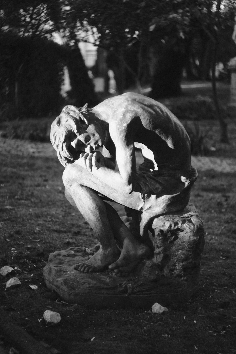 a black and white photo of a statue of a man