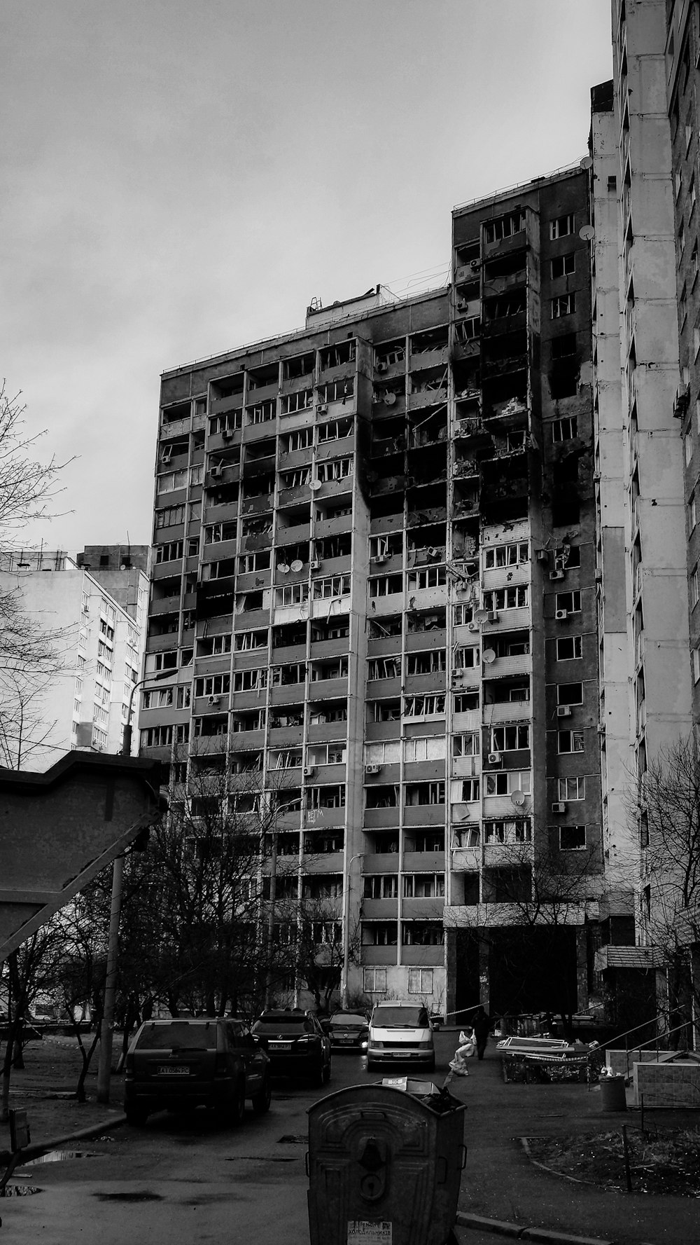 a black and white photo of a very tall building