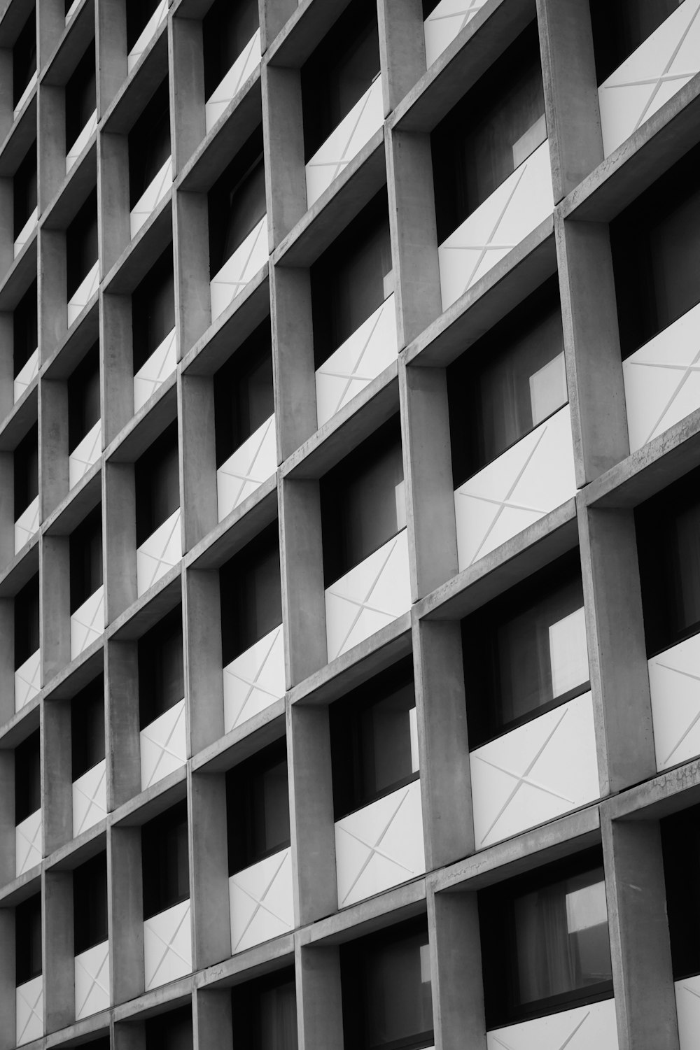 a black and white photo of a building