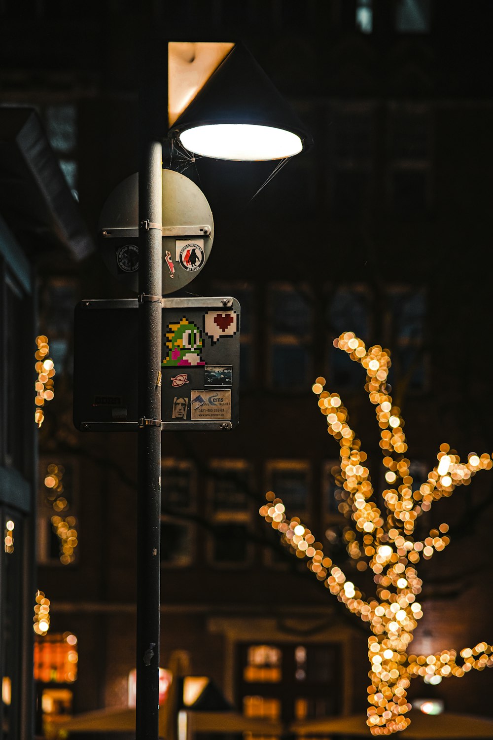 a parking meter on a city street at night