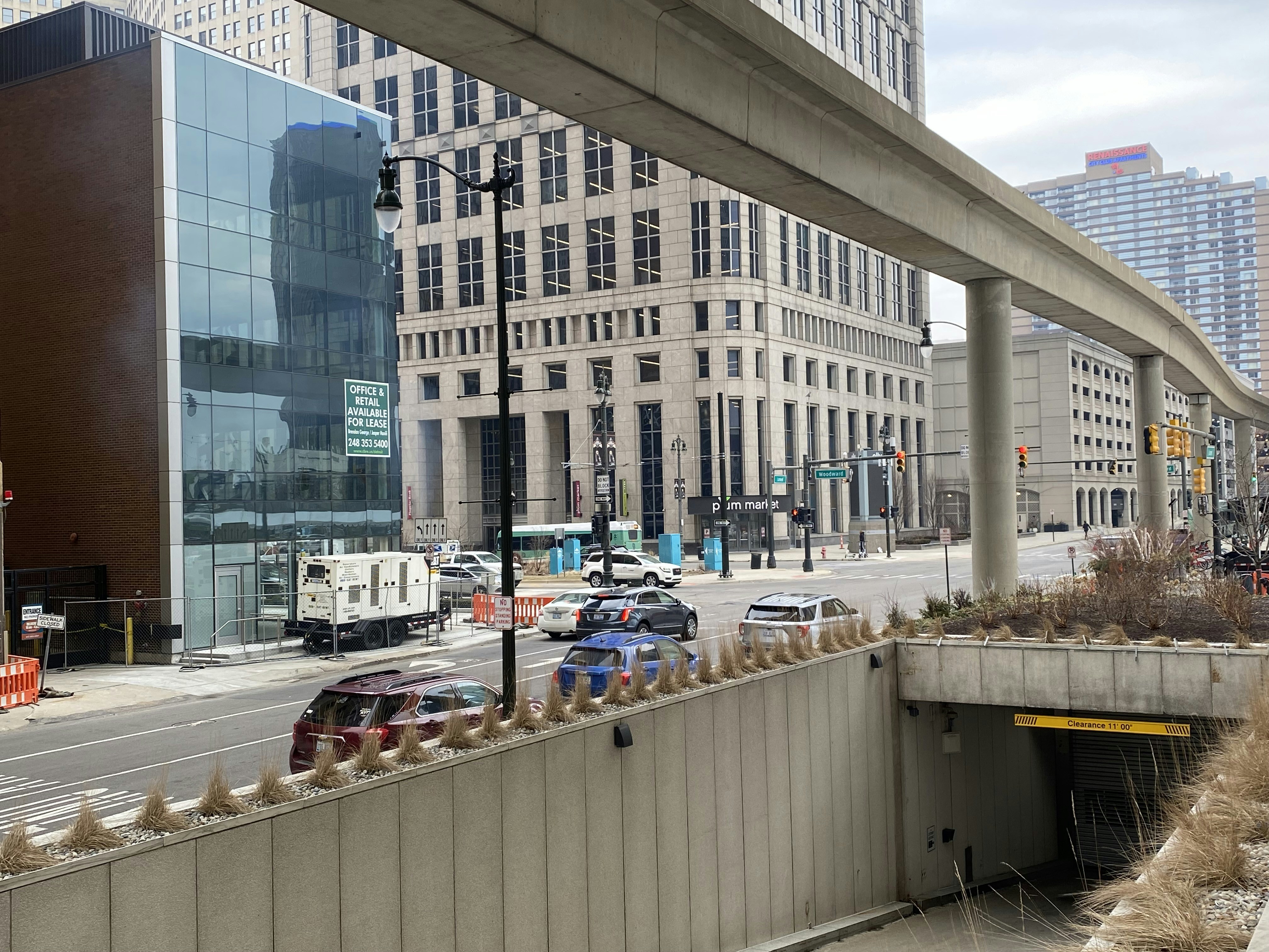 a busy street in Downtown Detroit - short term apartments in detroit