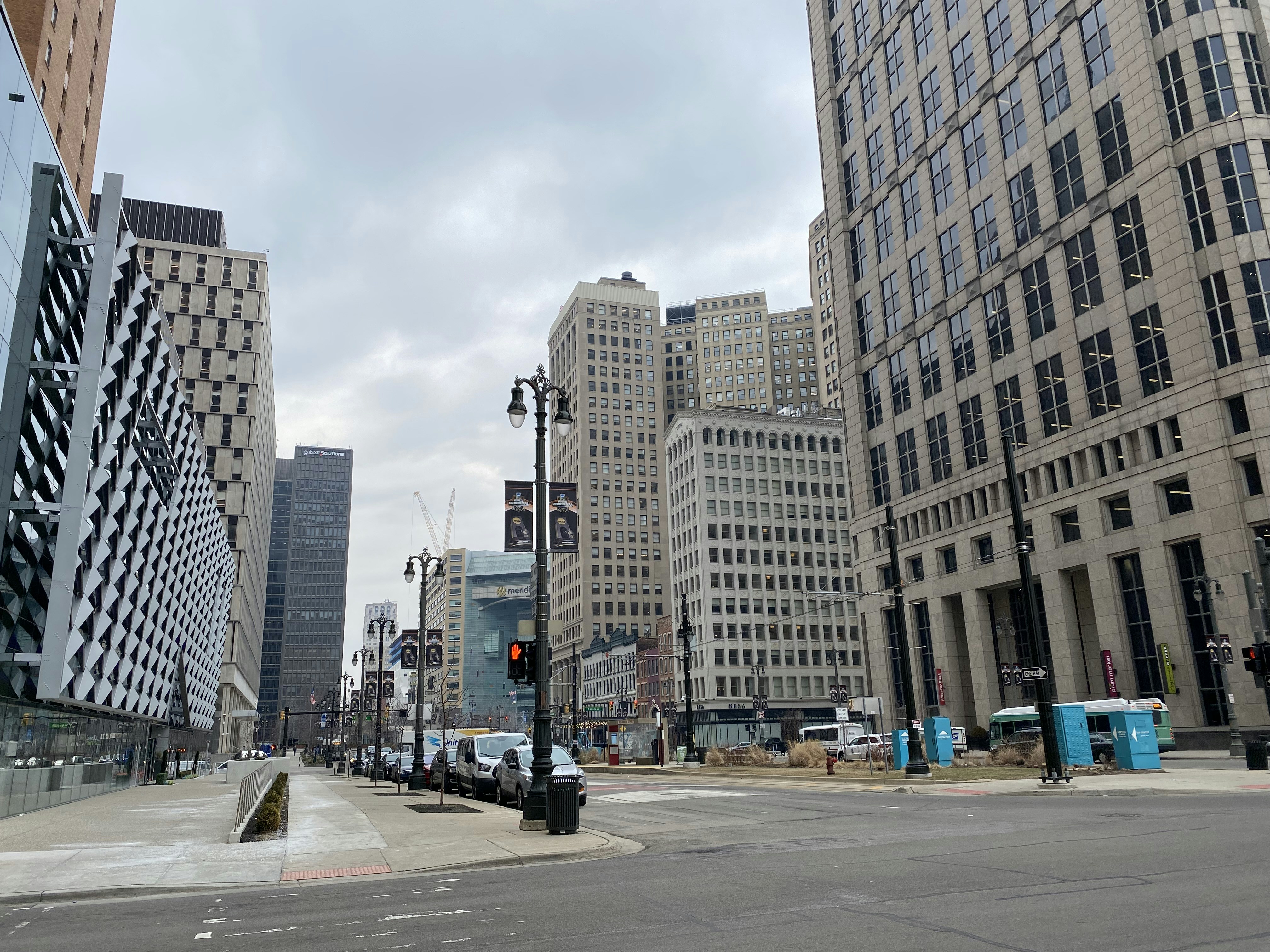 busy street in Midtown Detroit - furnished apartments midtown detroit