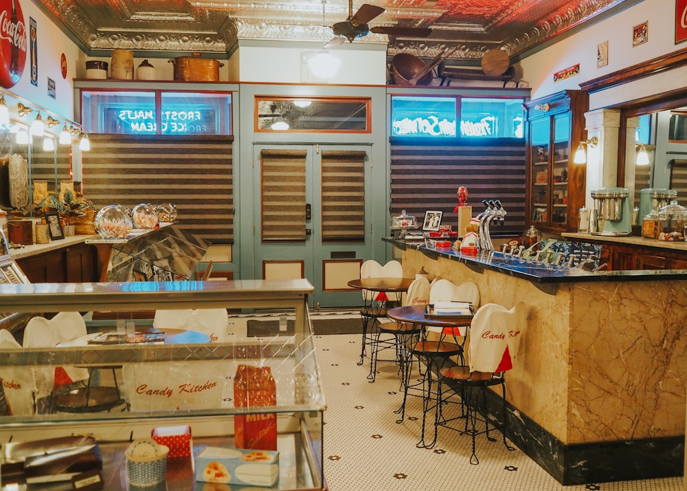 the inside of a restaurant with tables and chairs