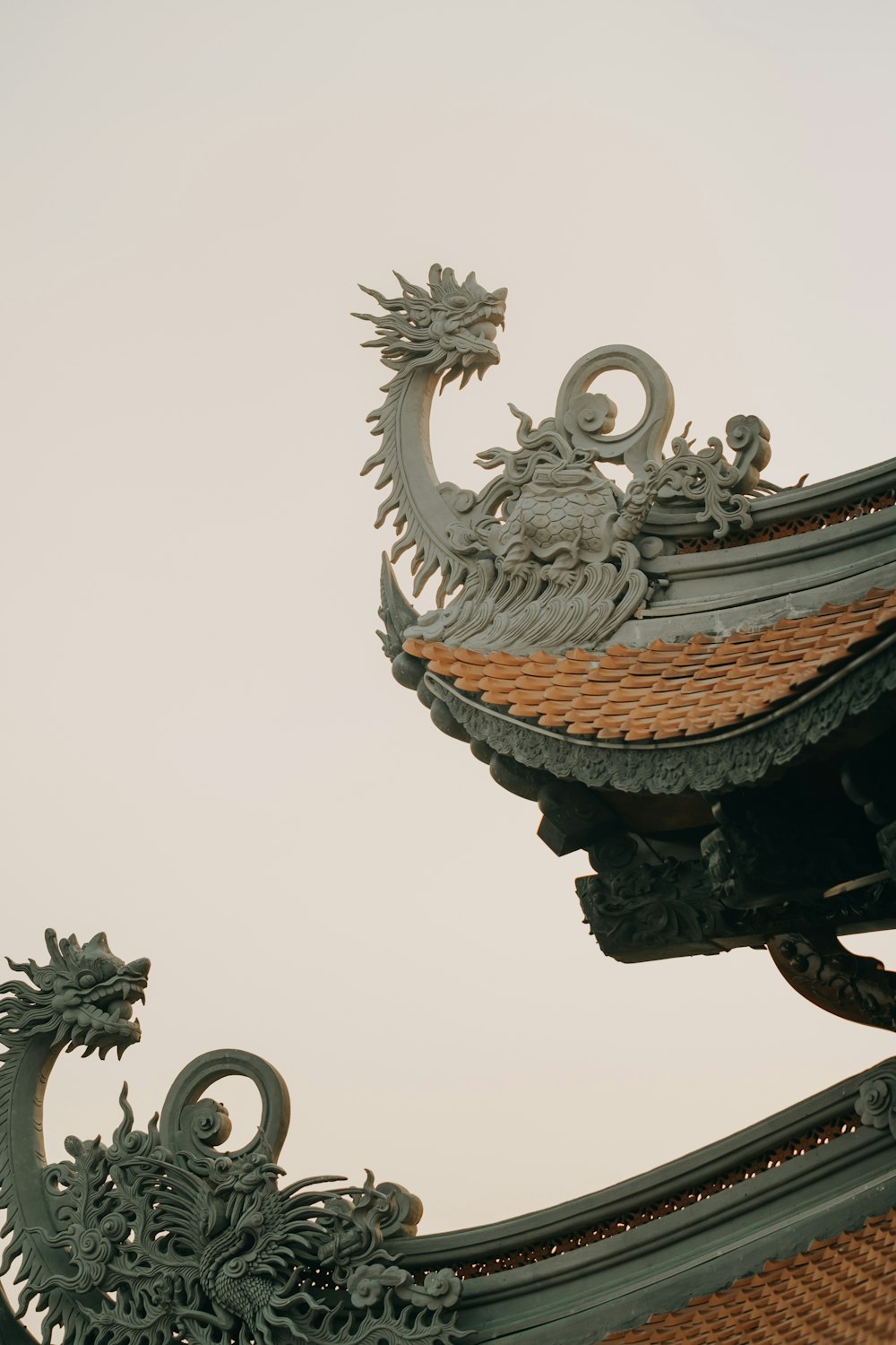 a close up of a roof with a dragon on it