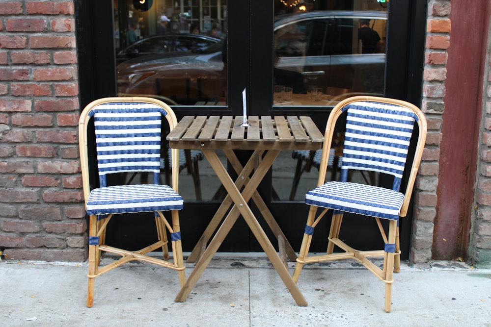 two chairs and a table on a sidewalk