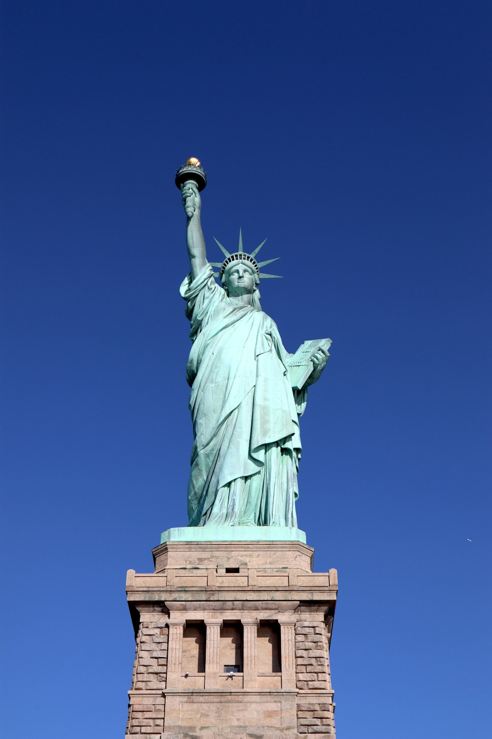 the statue of liberty is shown against a blue sky