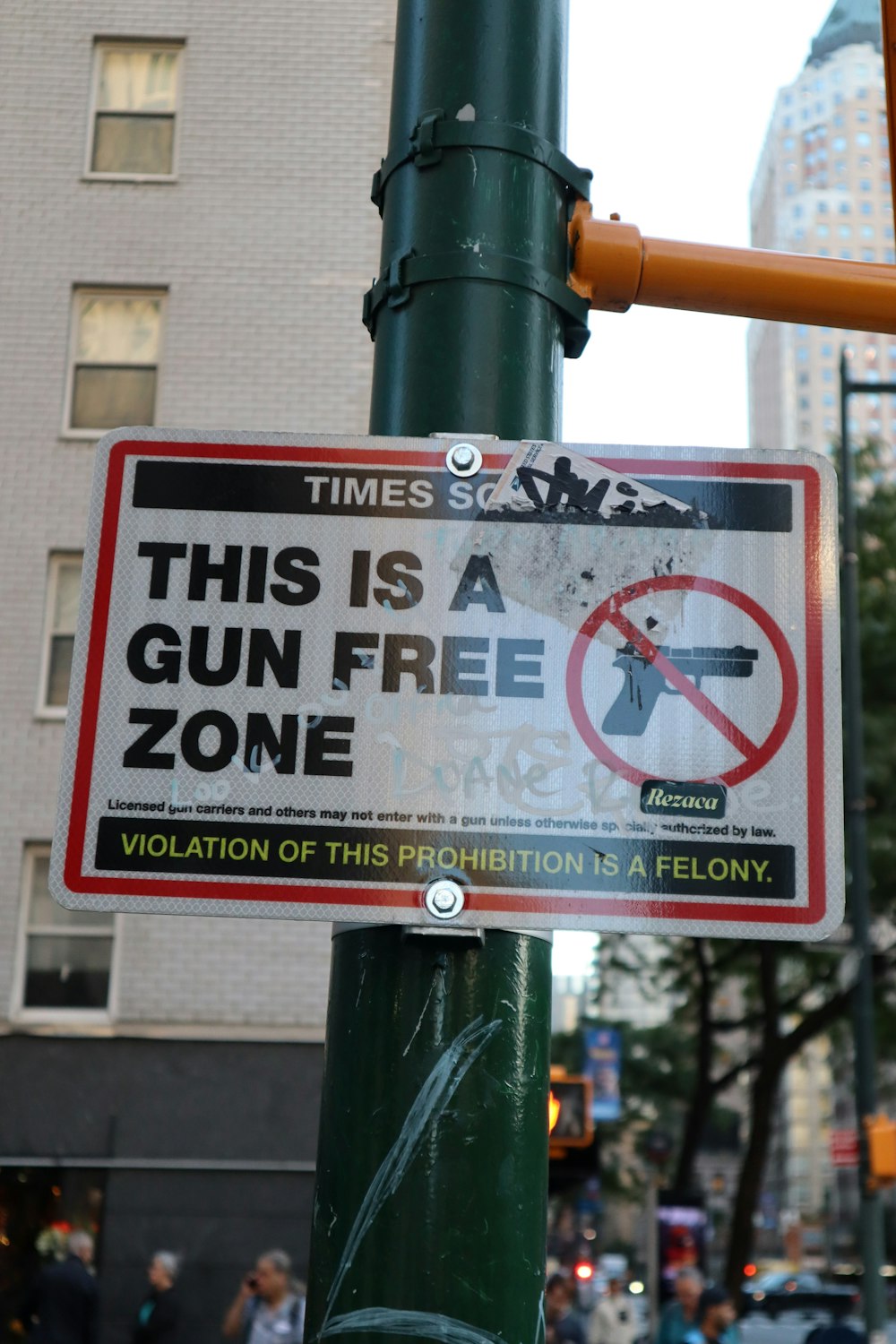 this is a gun free zone sign on a pole