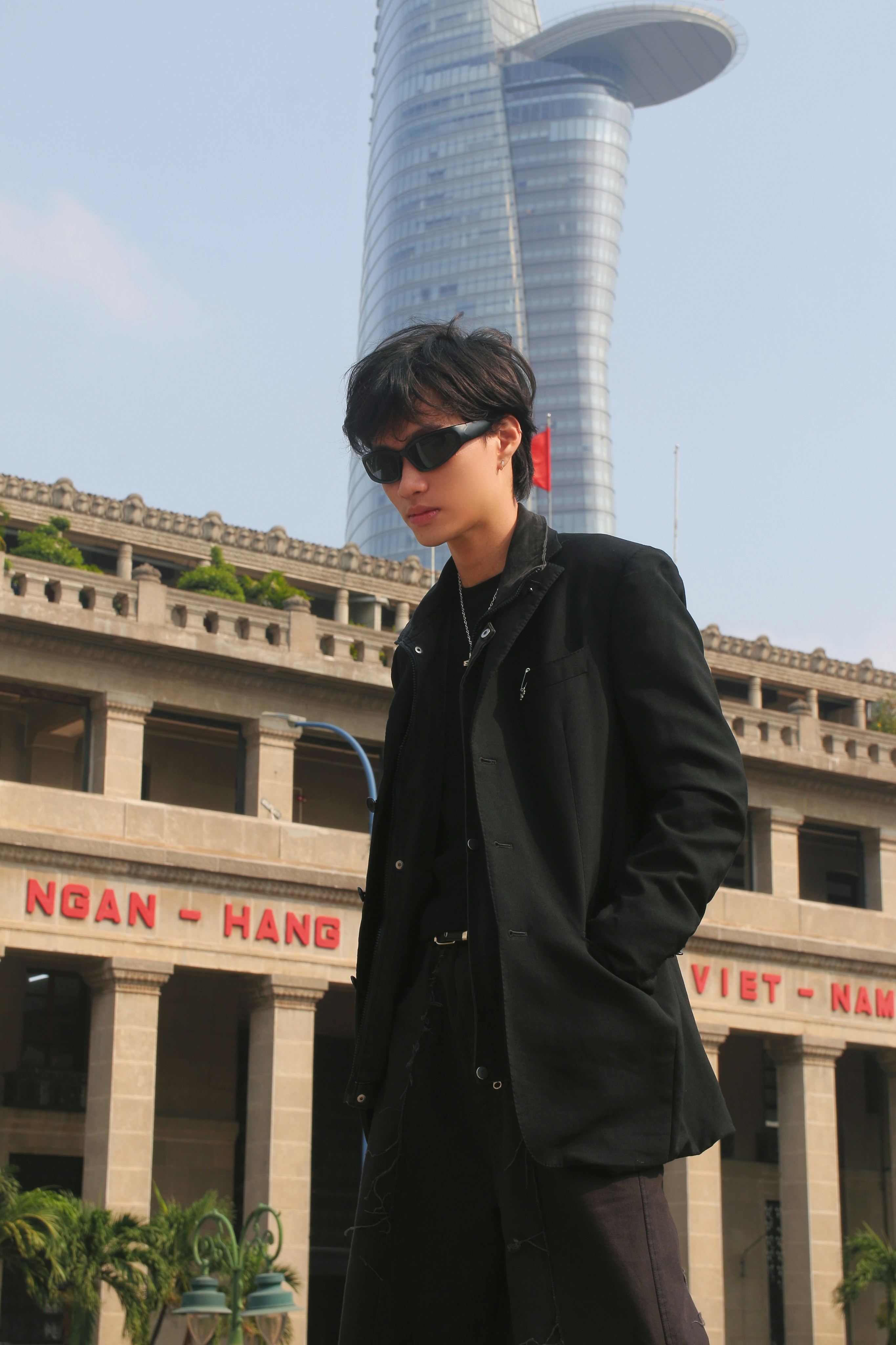 A man standing in front of a tall building photo – Free Portrait Image ...