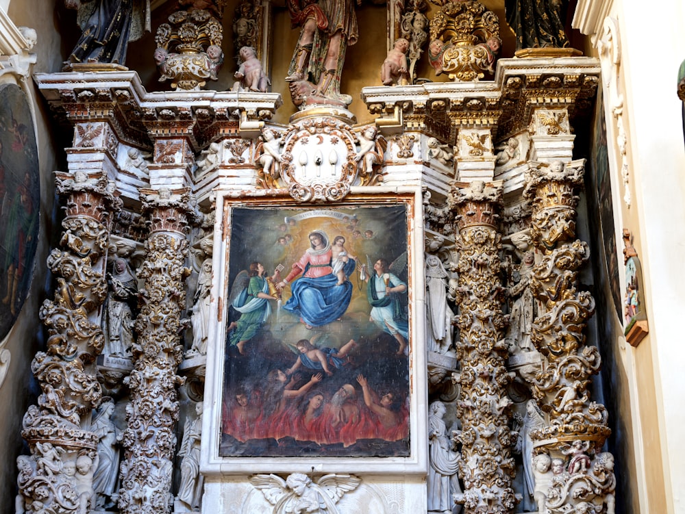 un dipinto su un muro di una chiesa