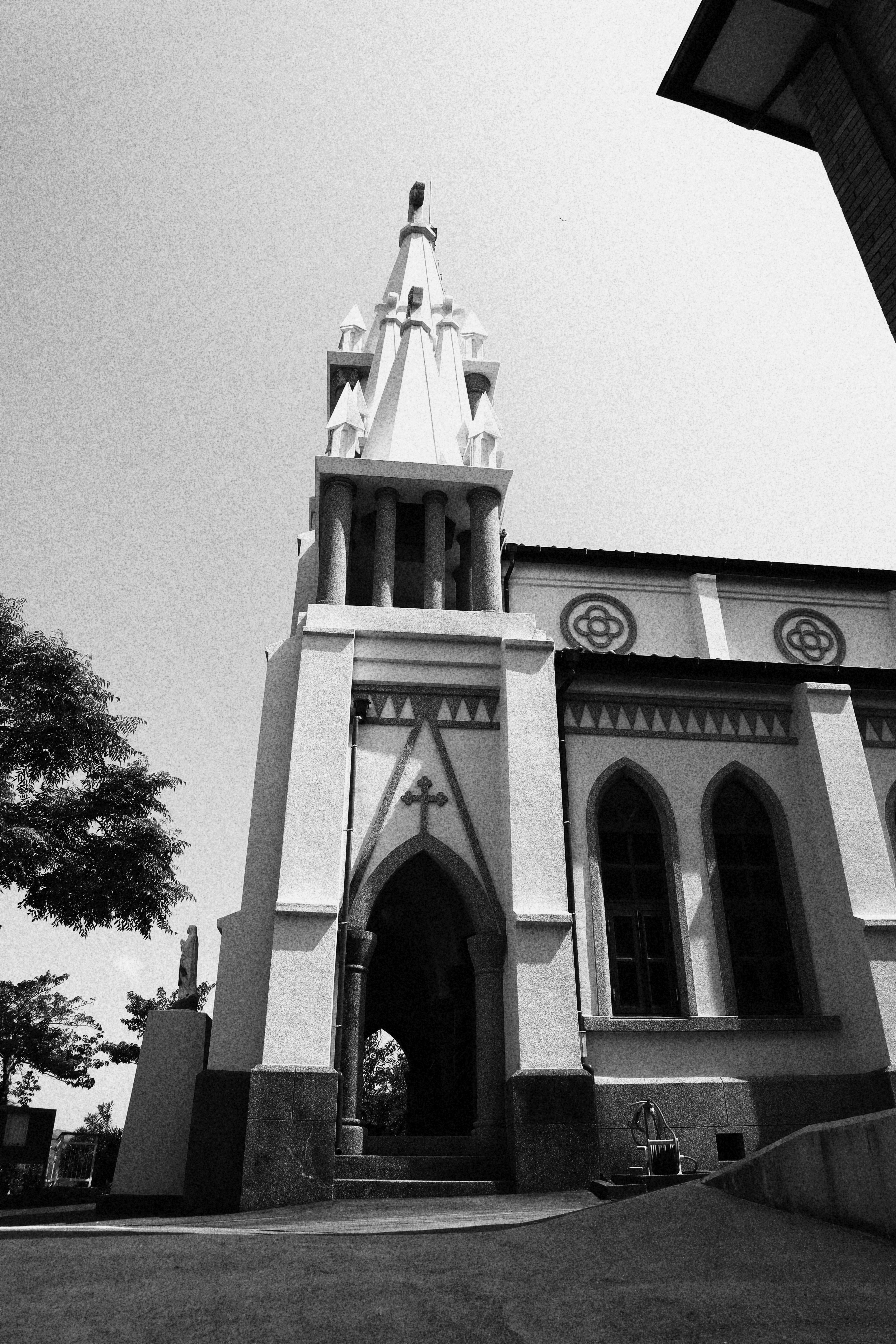 A black and white photo of a church photo – Free Building Image on Unsplash