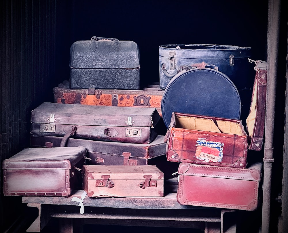 a pile of old suitcases sitting next to each other